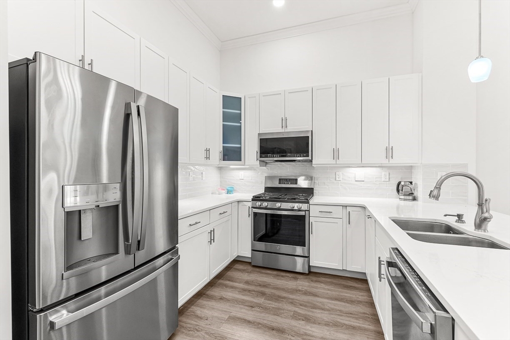 320 Middlesex Ave E403