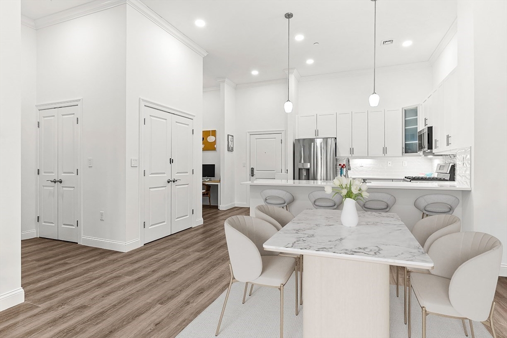 320 Middlesex Ave E403