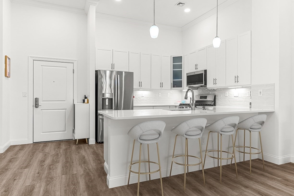 320 Middlesex Ave E403