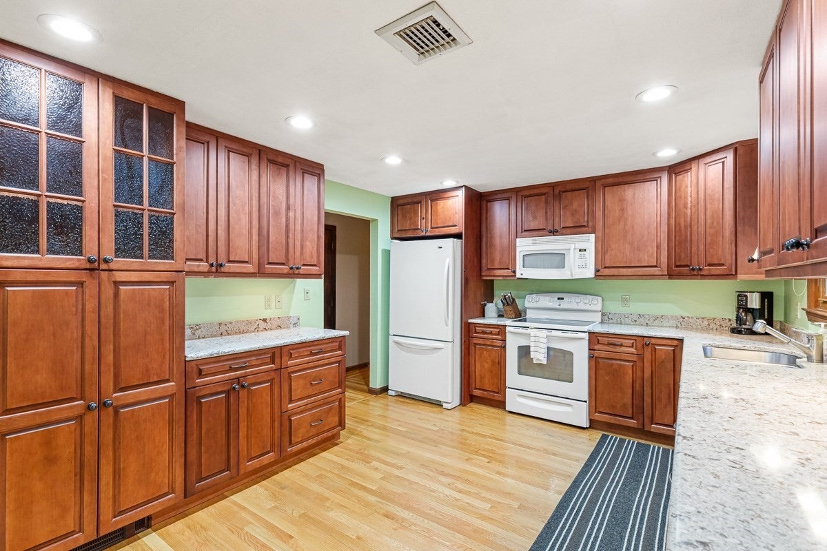 26 Atherton Rd, Foxboro, MA, 26 Atherton Rd, Foxboro, MA Photo #17