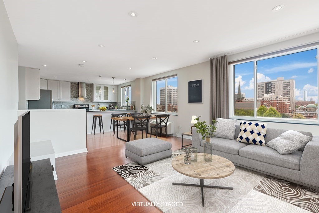 332 Franklin Street 702