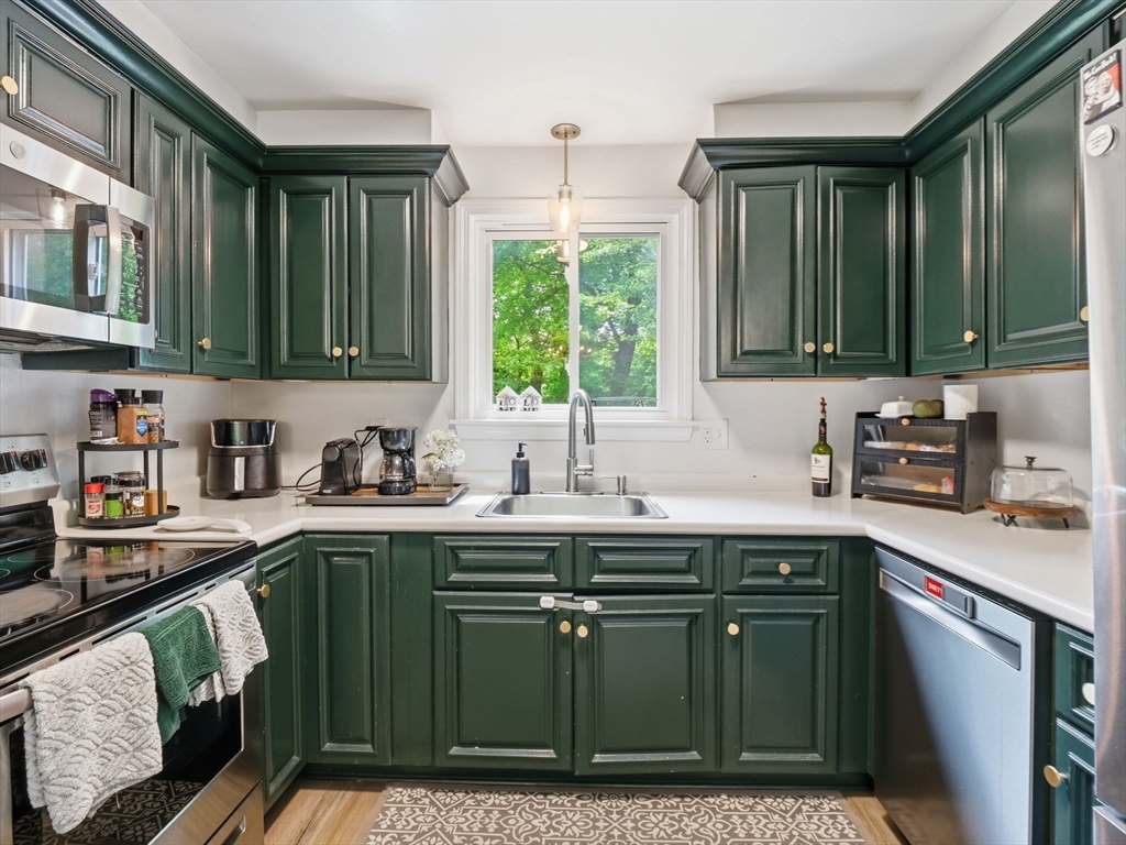 20 W Clifton St