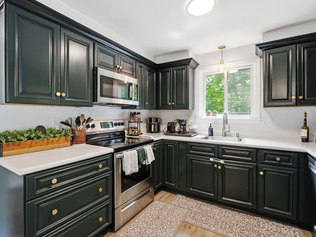 20 W Clifton St