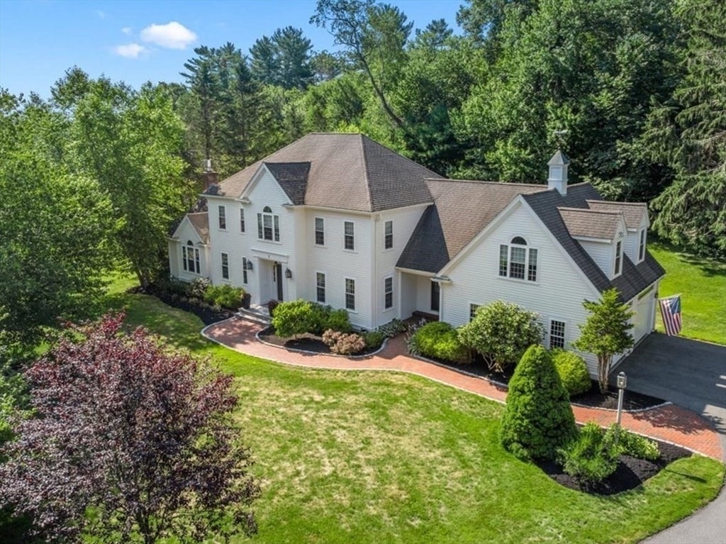 Photo of 2 Blackthorne Lane, Norwell, MA