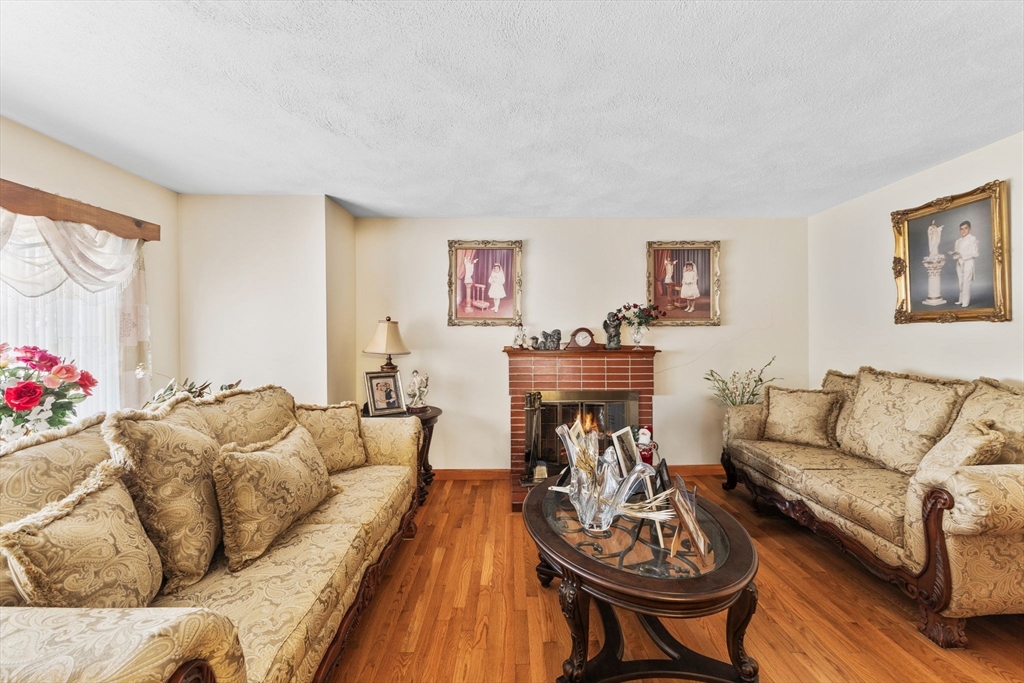 11 Alger Ave