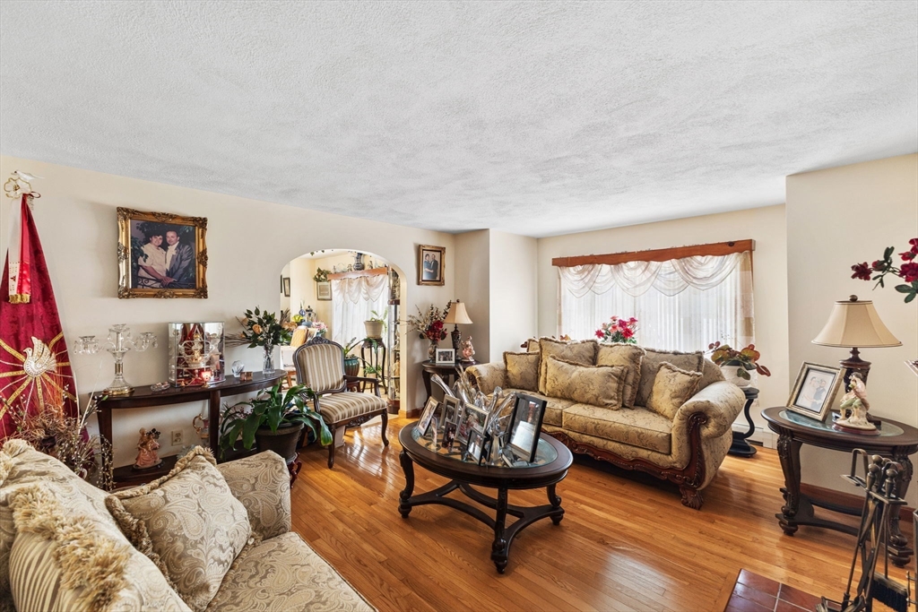 11 Alger Ave