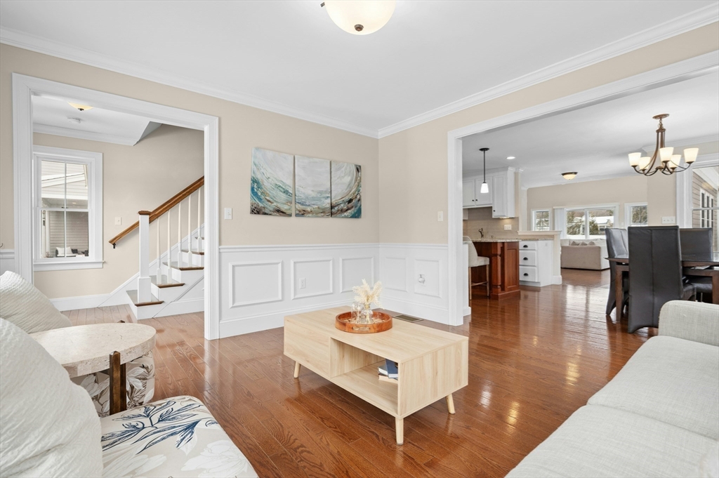 82 Pleasant Street 82