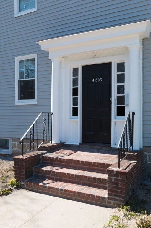 Click for 4803 Washington St #3, Boston, MA slideshow