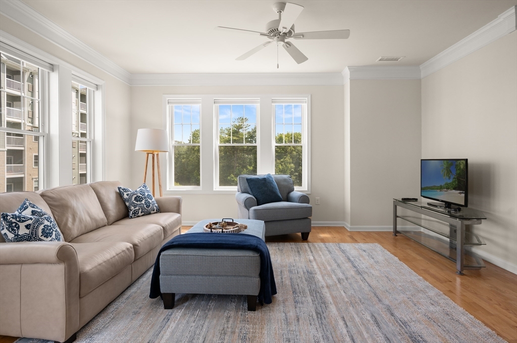 240 Martins Lndg 201