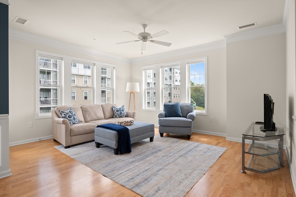 240 Martins Lndg 201