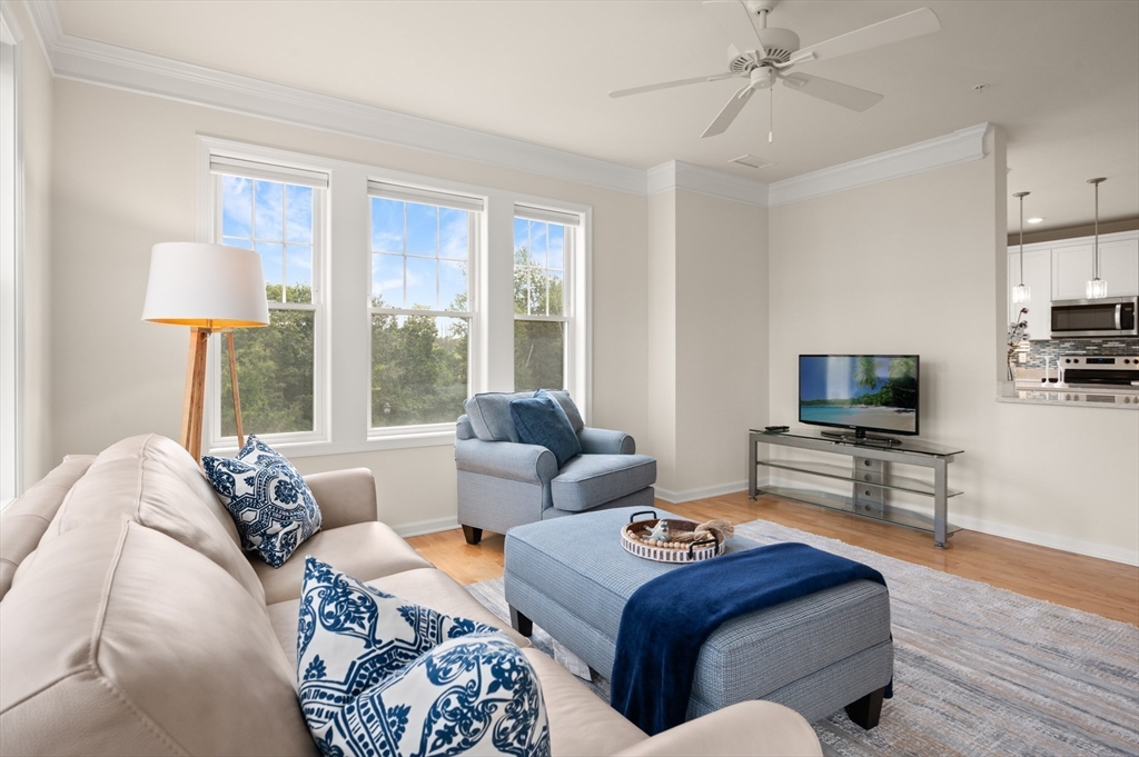 240 Martins Lndg 201