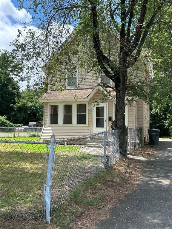 Springfield, Massachusetts 01107, United States, 3 Bedrooms Bedrooms, ,2 BathroomsBathrooms,Residential,Active,166943