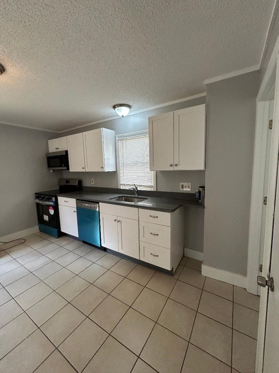 Springfield, Massachusetts 01107, United States, 3 Bedrooms Bedrooms, ,2 BathroomsBathrooms,Residential,Active,166943