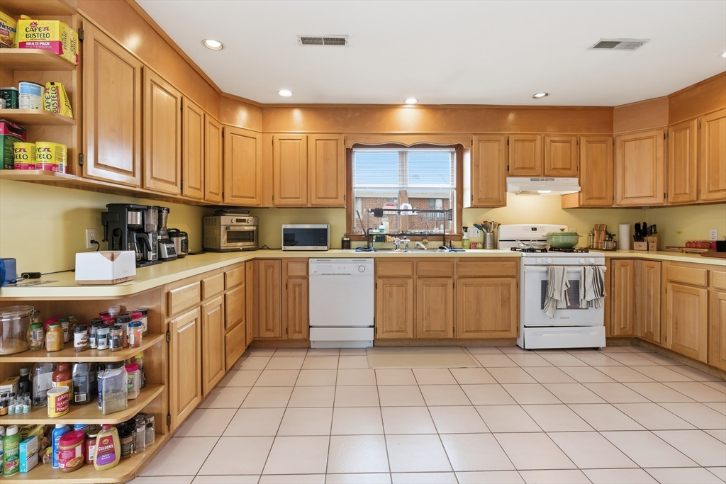 4-6 Jensen Rd #6, Watertown, MA Photo #6