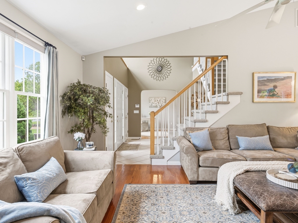 48 Hummingbird Lane