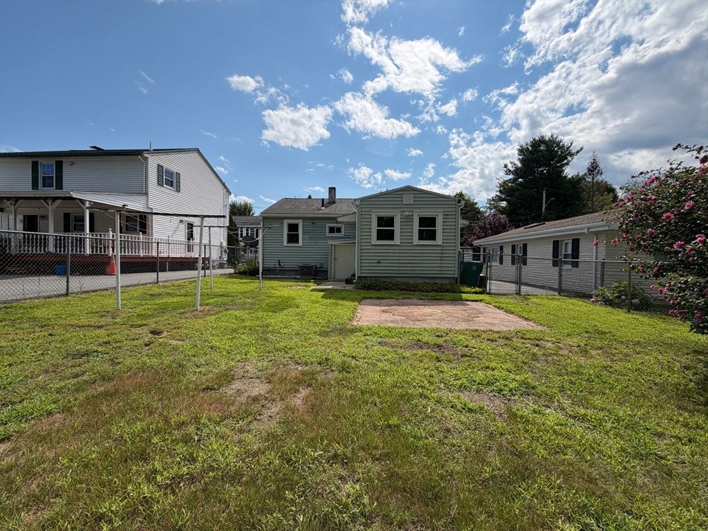 17 Monarch St