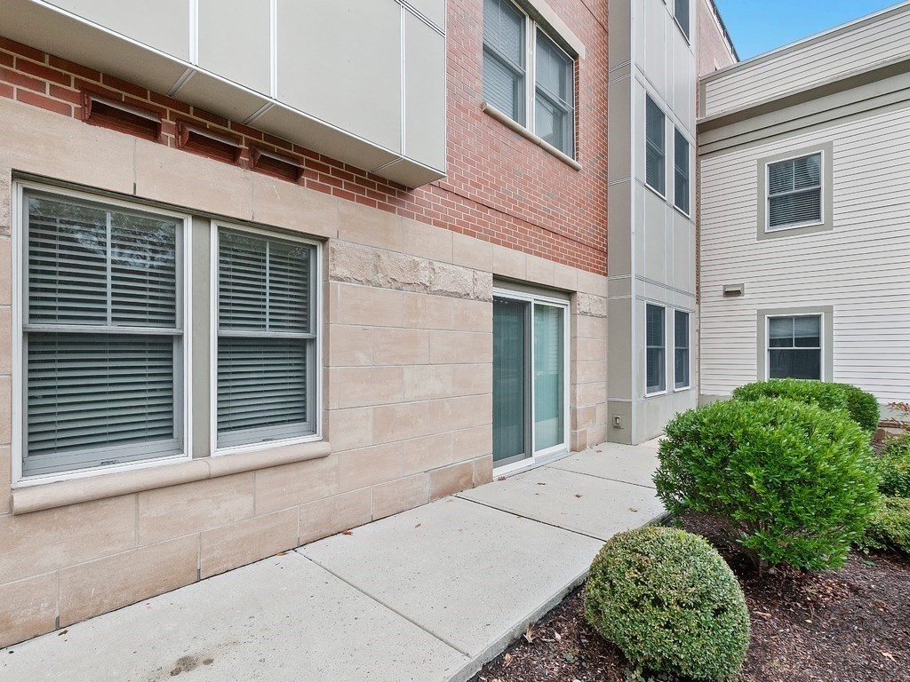 321 Hammond Pond Pkwy 106