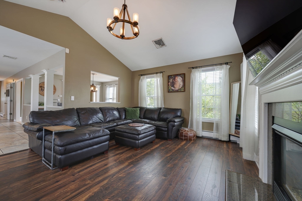 78 Tarkiln Pl