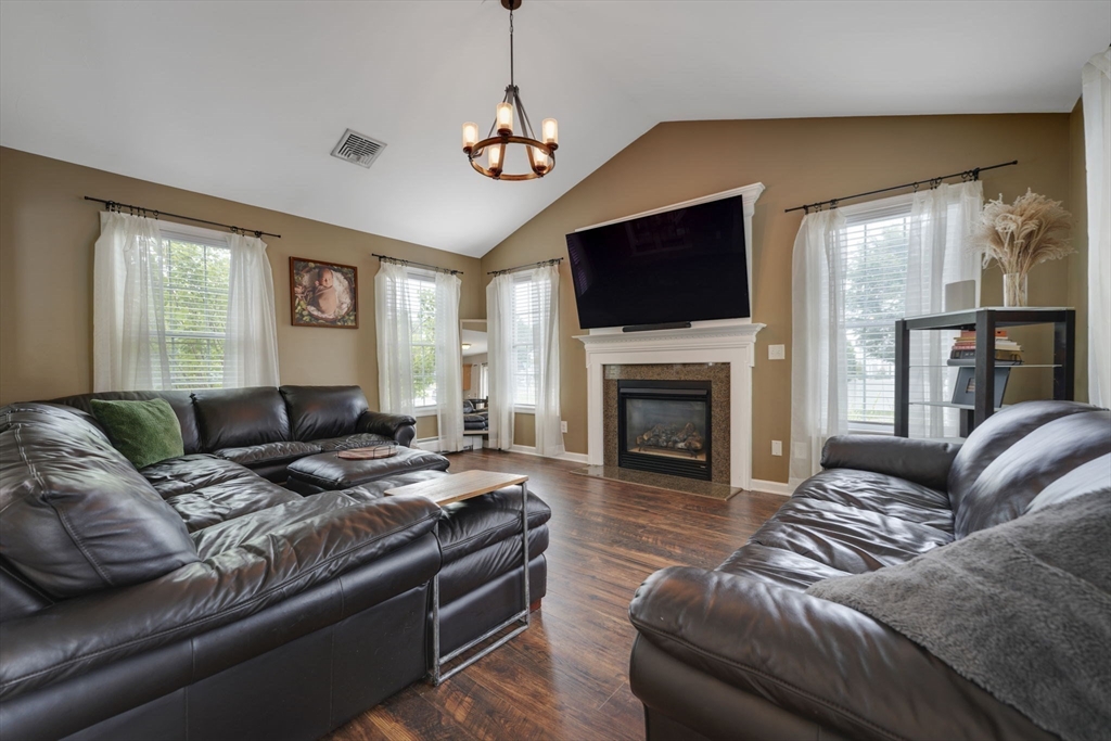 78 Tarkiln Pl