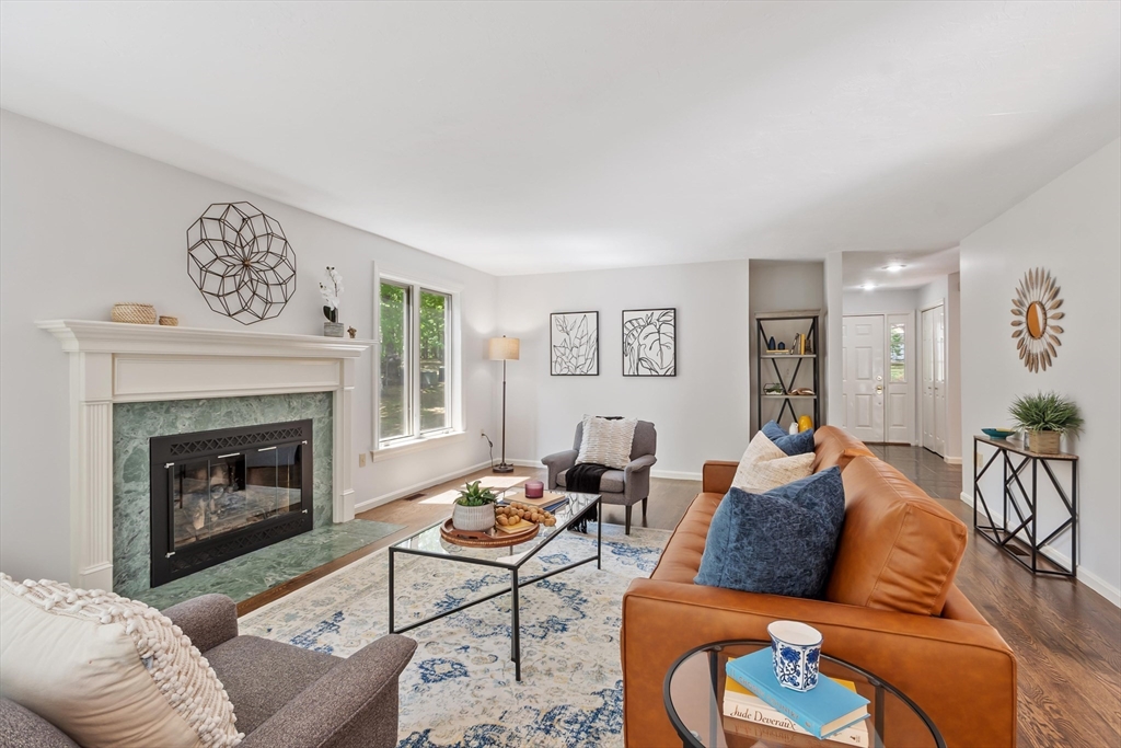 77 Parkhurst Dr 77