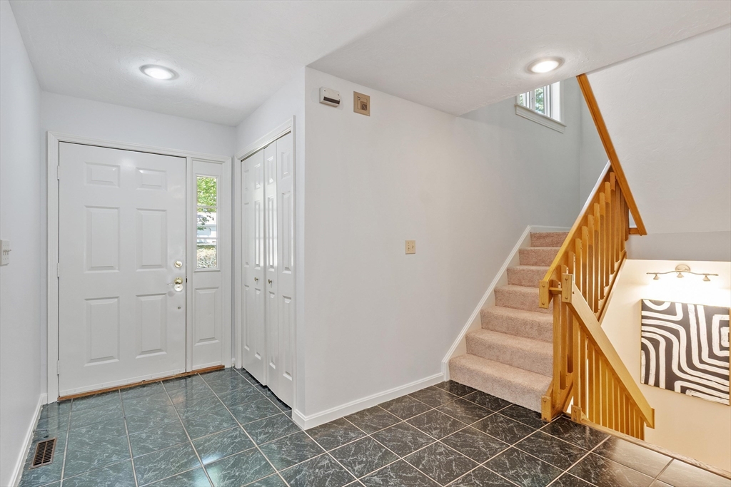 77 Parkhurst Dr 77