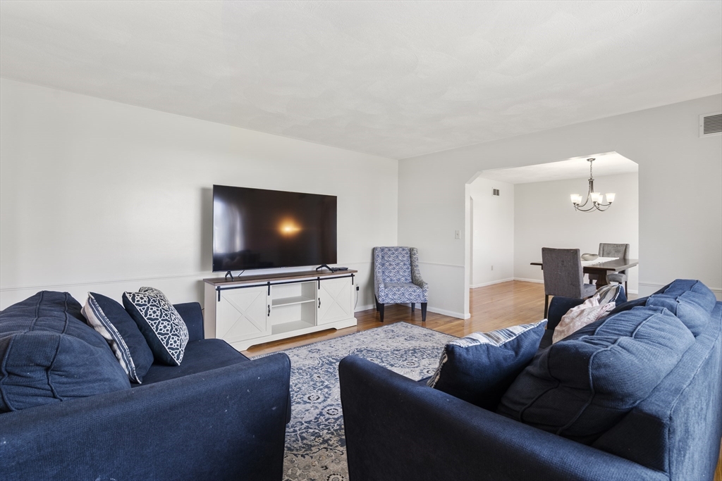 11 Broadmeadow Lane