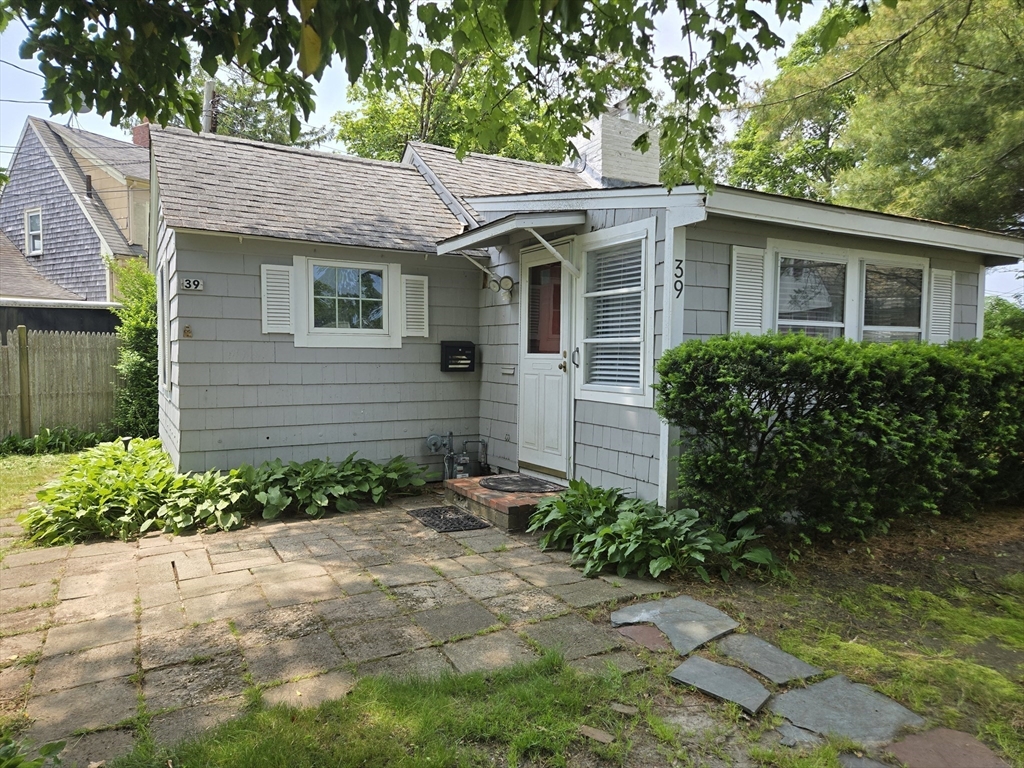 39 Alden Way