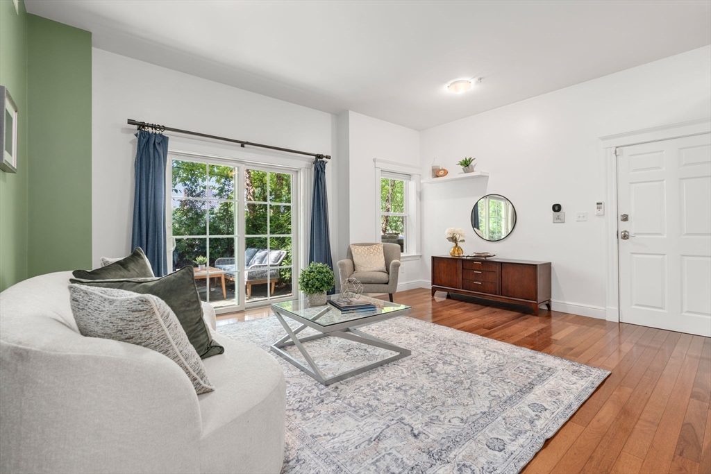 61 Bolton St 102