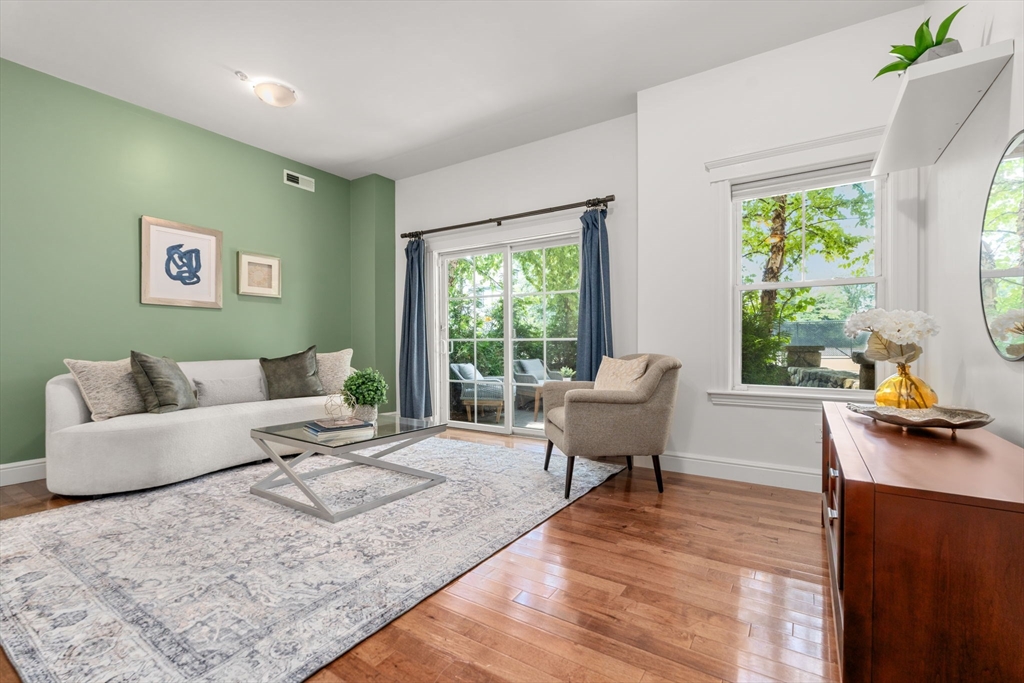 61 Bolton St 102