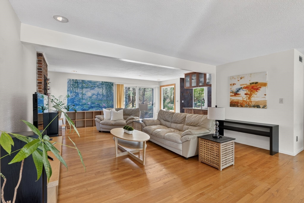 127 Inverness Ln