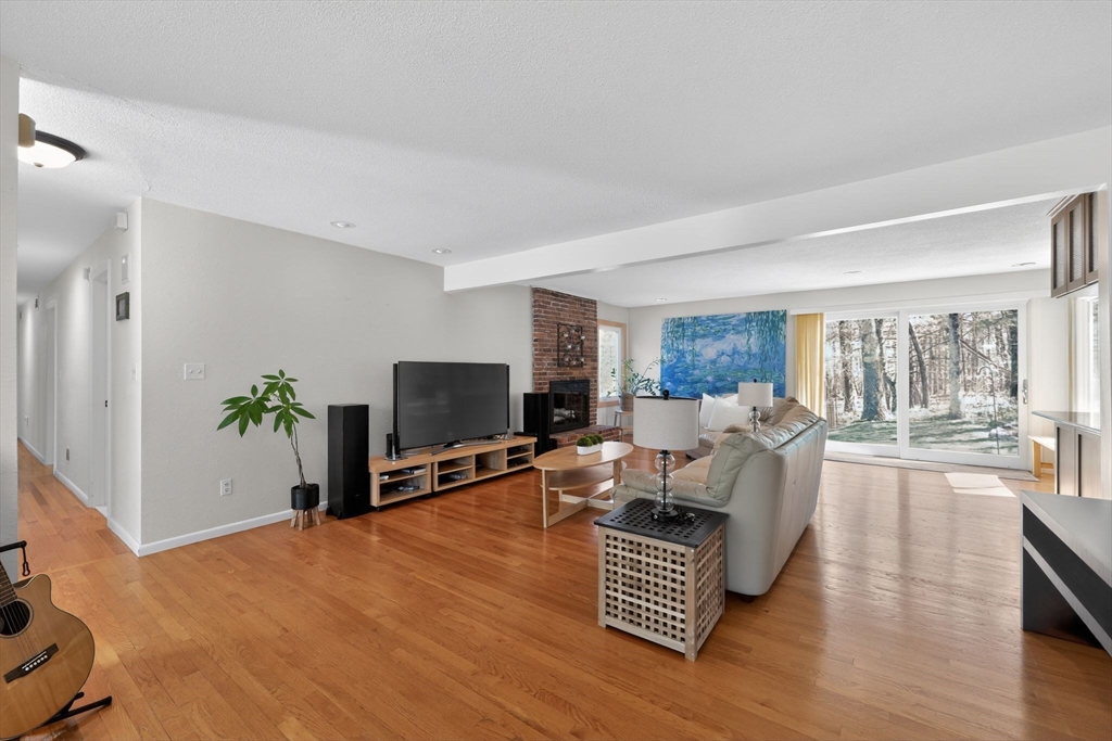 127 Inverness Ln