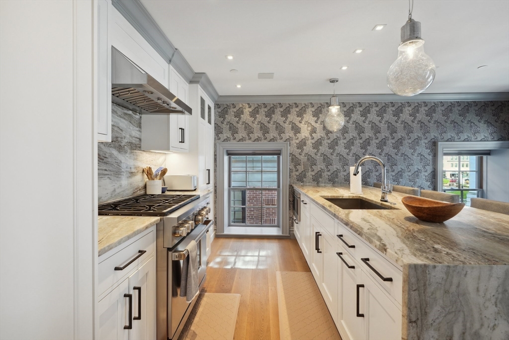 32 Derne St 4C