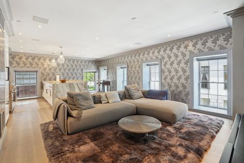 32 Derne St 4C Boston MA 02114