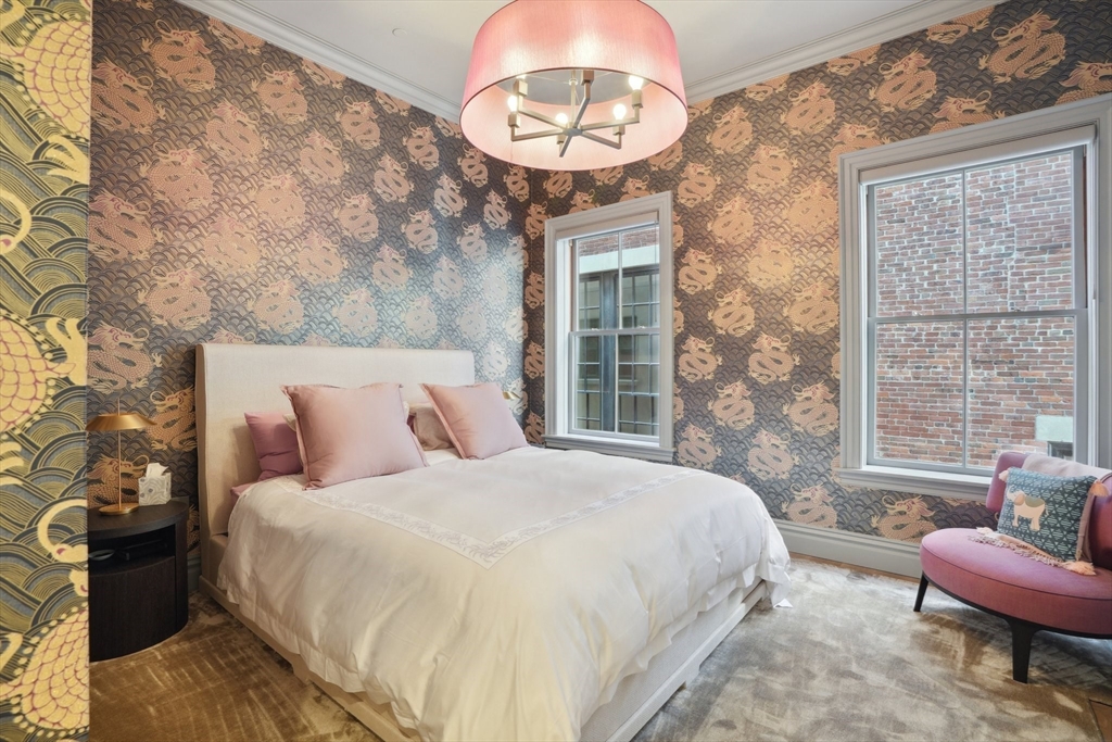 32 Derne St 4C