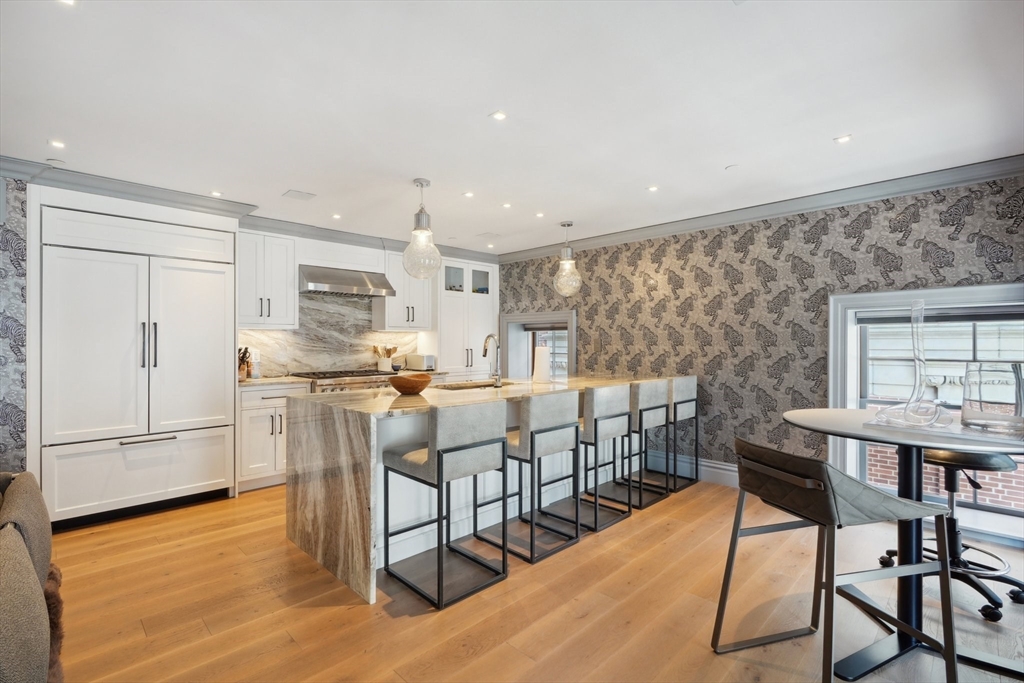 32 Derne St 4C