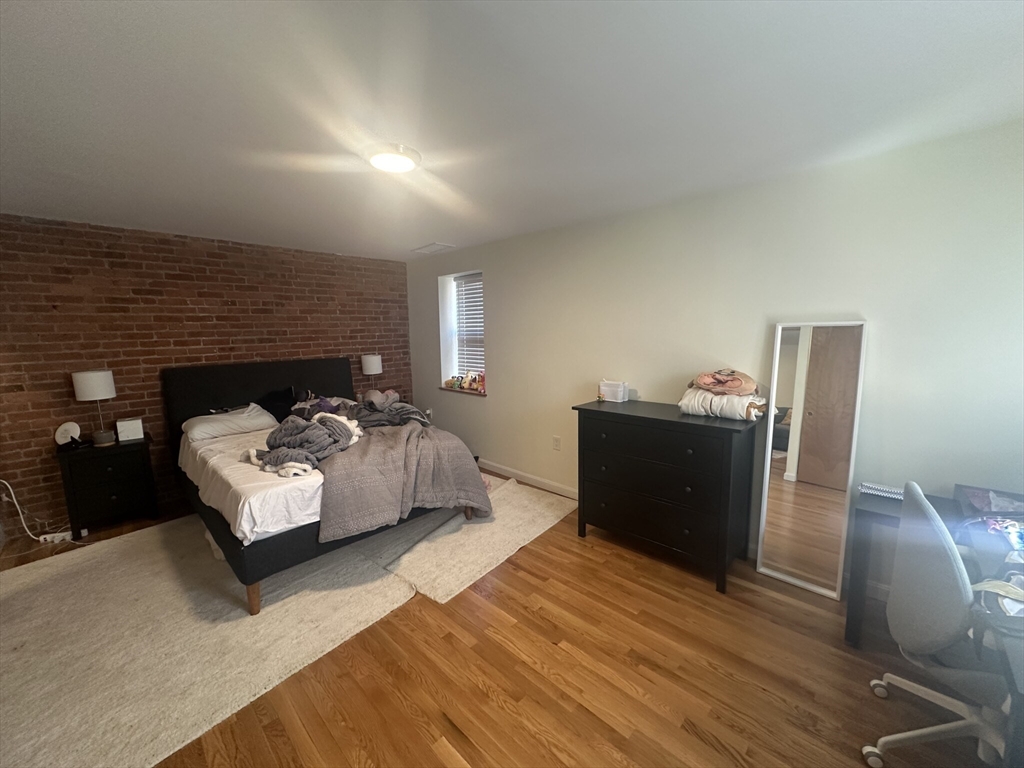 87 Gainsborough Street 305
