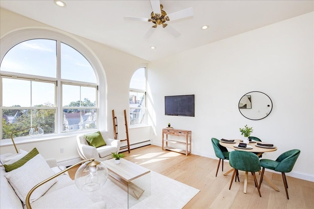 145 Glenwood St. 305