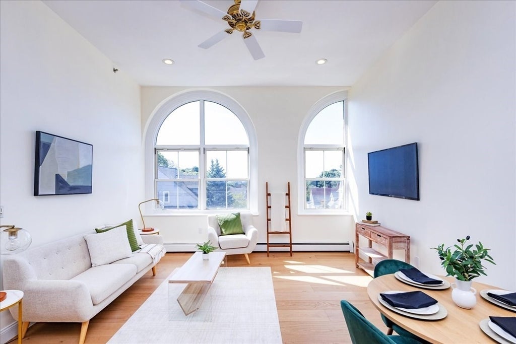 145 Glenwood St. 305