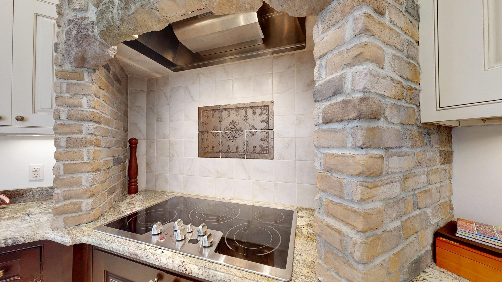 138 Amberville Rd, North Andover, MA Photo #8