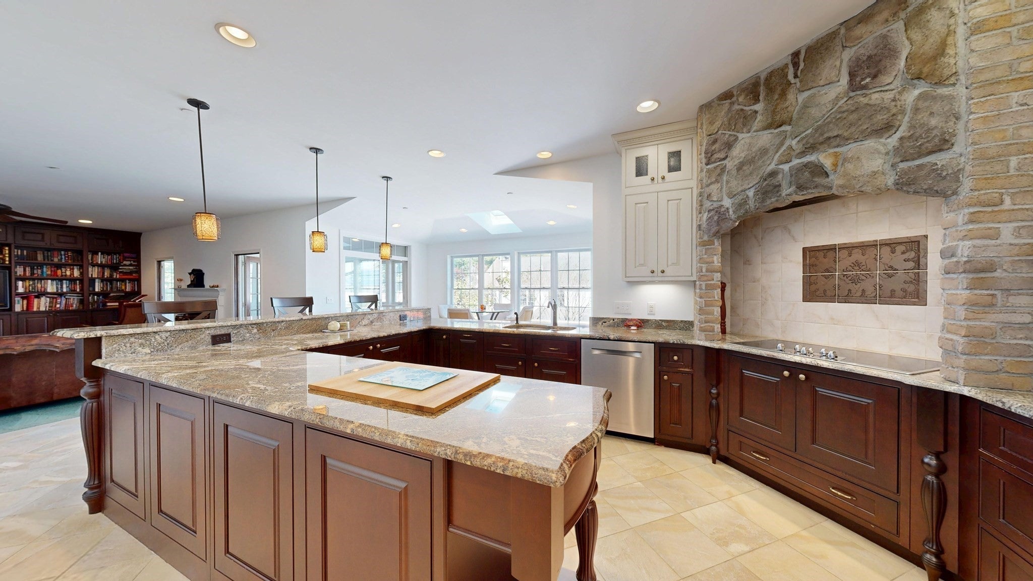 138 Amberville Rd, North Andover, MA Photo #5