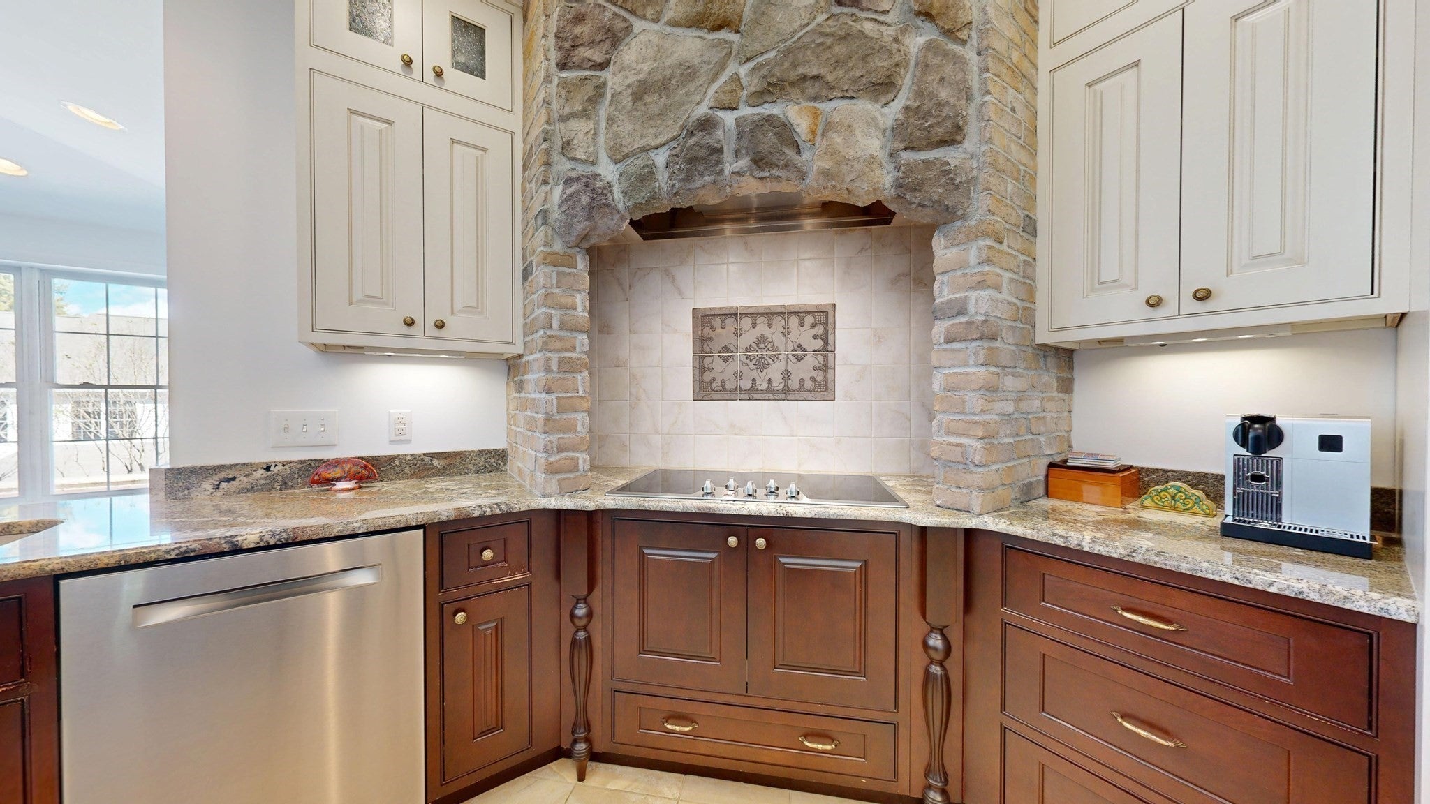 138 Amberville Rd, North Andover, MA Photo #6