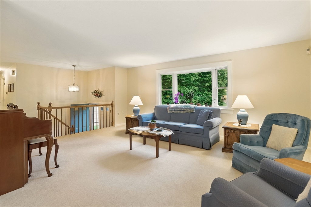 4 Colony Cir