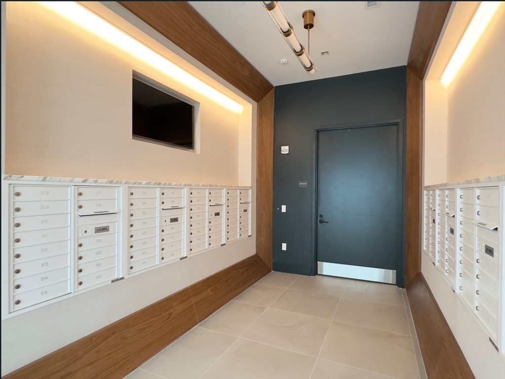 191 Washington St 413