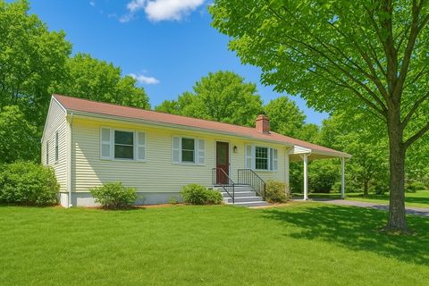 4 Linda Ln Franklin MA 02038