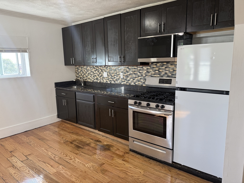 292 Washington Ave 2L