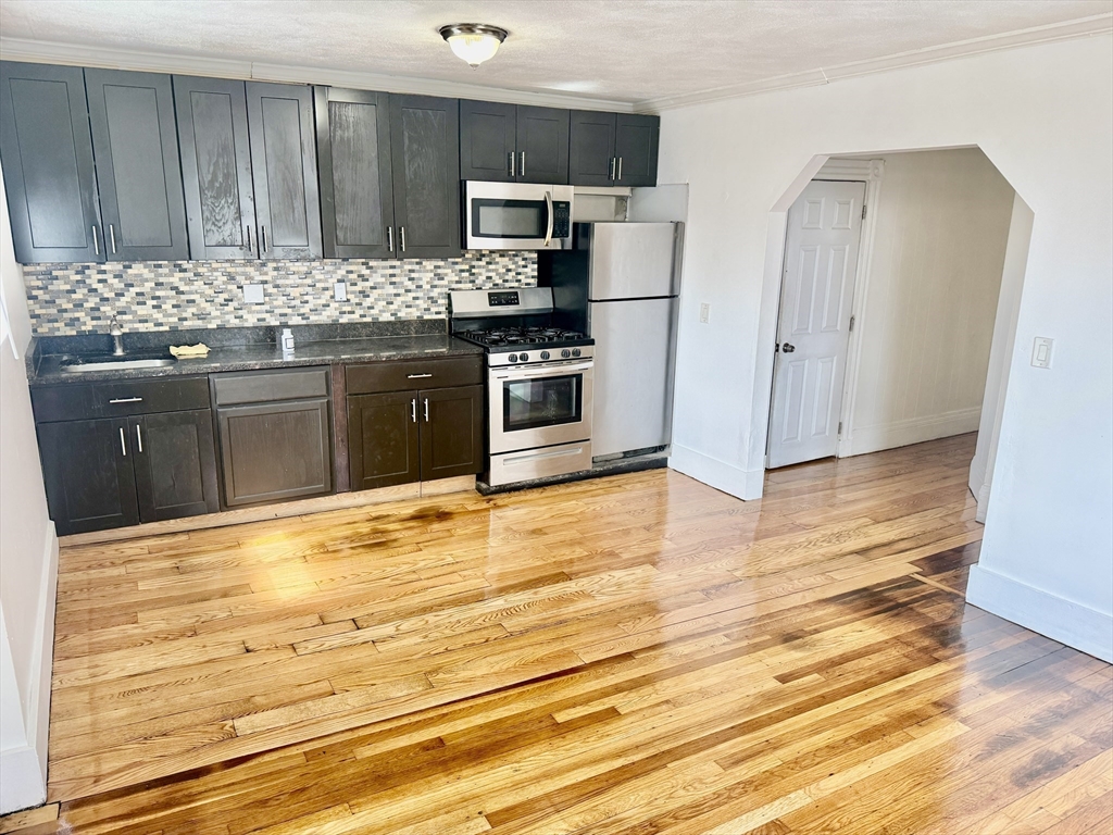 292 Washington Ave 2L