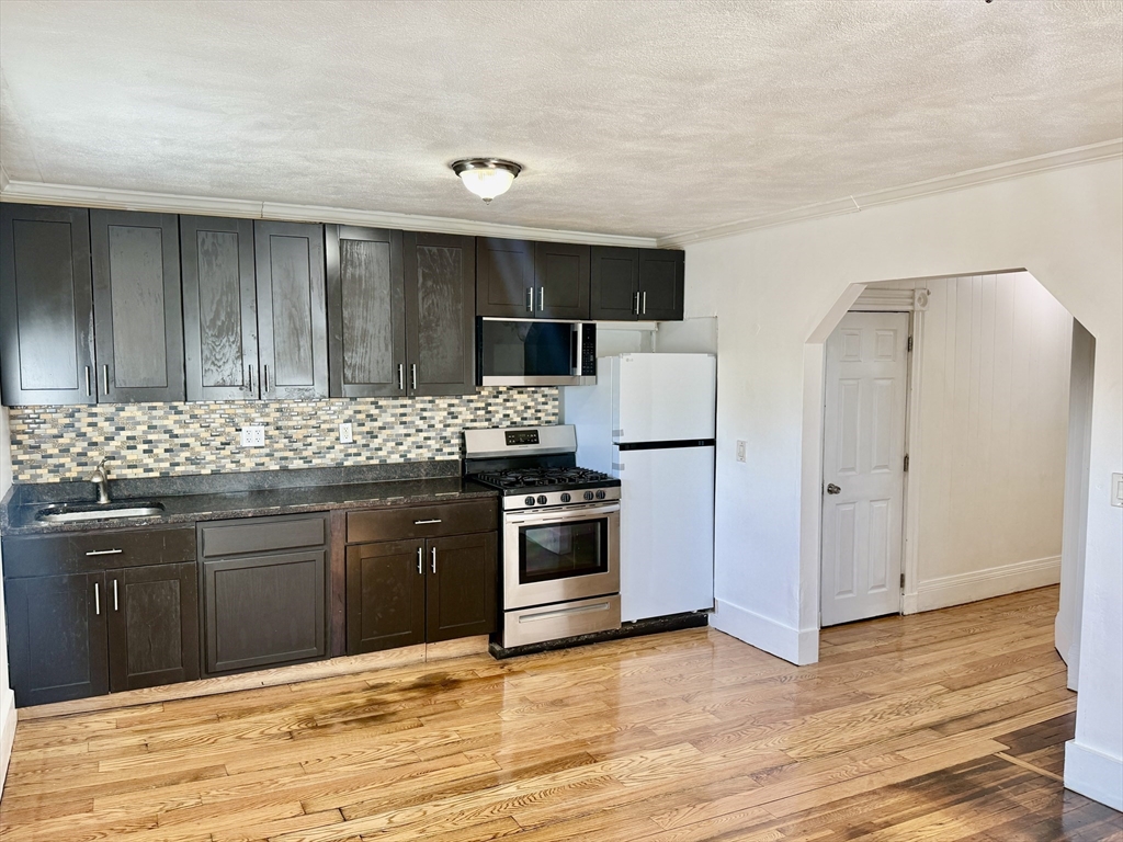 292 Washington Ave 2L