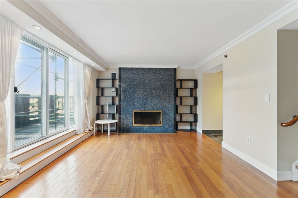 10 Rogers St PH19