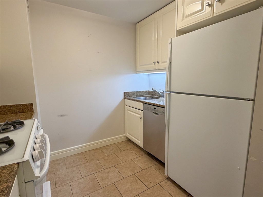 3 Avery St 608