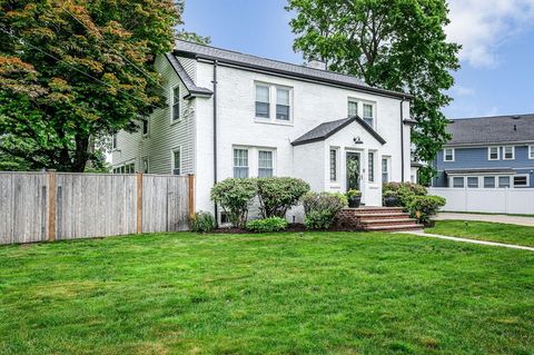 11 Florence Rd Lowell MA 01851